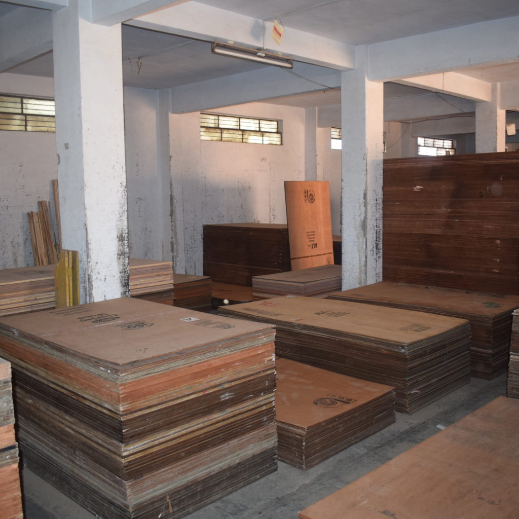 Plywoods Pune Veneers & Laminates
